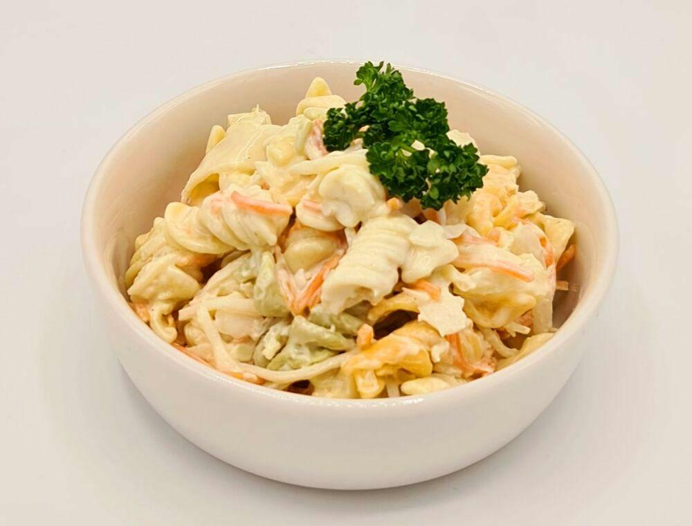 Vegetarische pastasalade van het huis