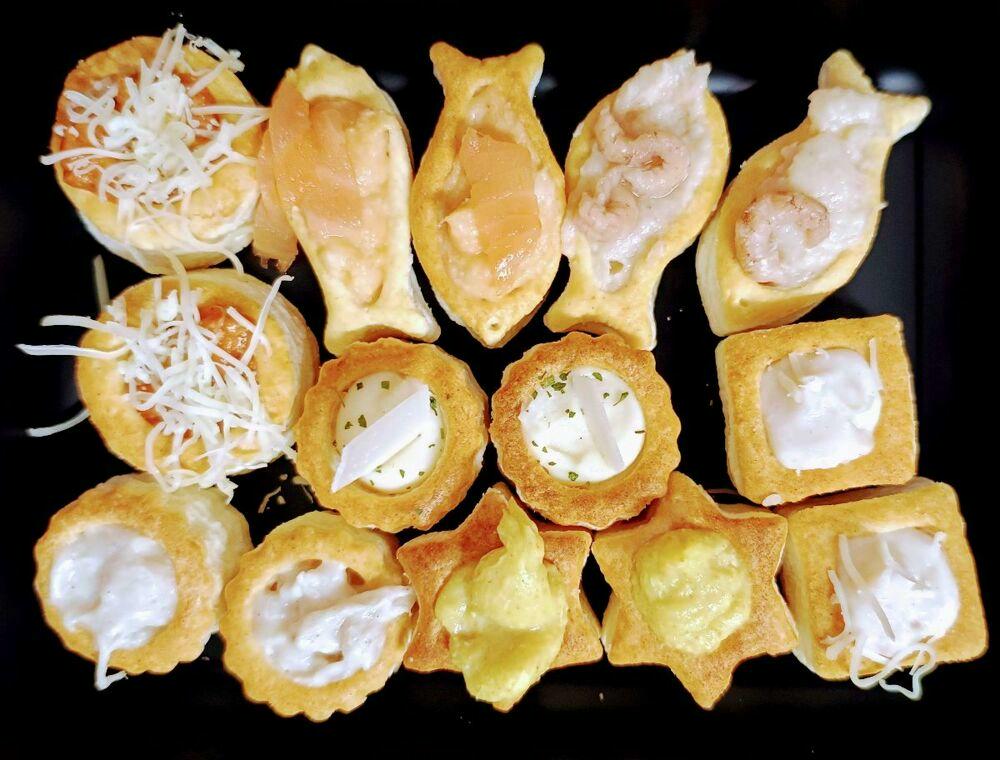 Huisgemaakte aperitiefhapjes (12 + 2 gratis)