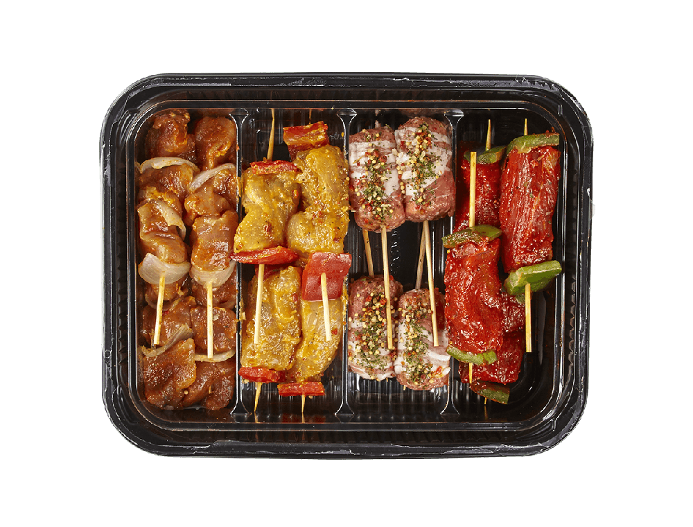 BBQ-schotel Deluxe (± 1,2 kg): mini-varkensbrochettes, rundsbrazades en kalkoenbrochettes